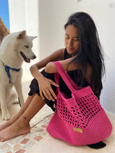 Load image into Gallery viewer, Konsum Tote ancho, handmade from using 100% cotton, in the picture fusia pink.
